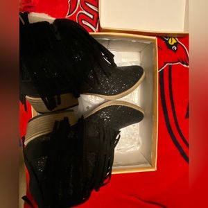 Women’s size 9.5 Very G black booties New in the box